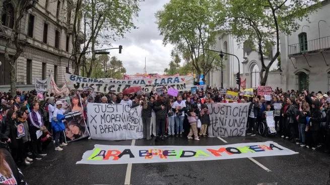 Triple femicidio: miles de personas marcharon en Buenos Aires y otras provincias por Lara, Morena y Brenda