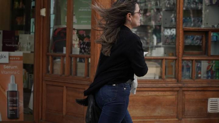 Sigue el alerta amarilla por fuertes vientos: hoy, máxima de 23º