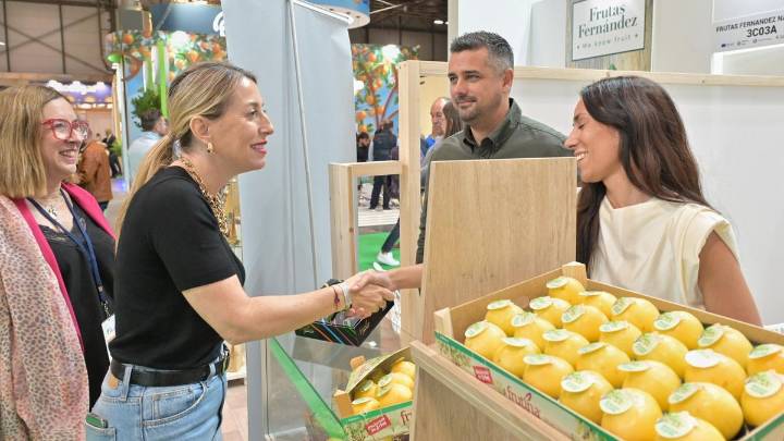 Más de una veintena de empresas exhiben la calidad de la fruta extremeña en la principal feria nacional del sector