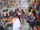 Regreso a clases 2025: padres de familia abarrotan comercios en Tizimín
