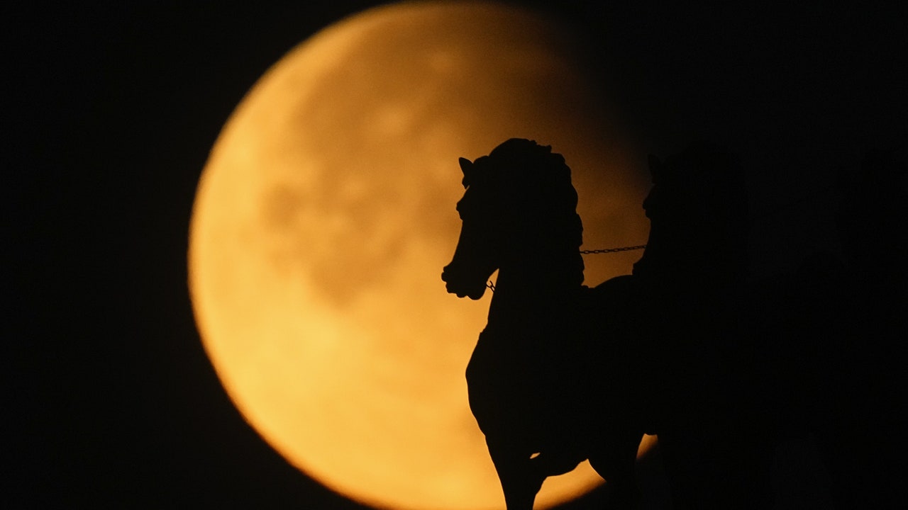 Eclipse lunar: cuando el ejército disparó al cielo hiriendo a decenas de personas