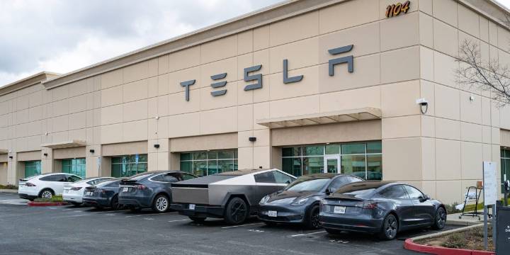 Tesla under investigation after parents say faulty door handles trapped their kids in the back