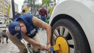 Verdadero o falso: ¿Si le colocan un cepo a su vehículo mal parqueado, se lleva un comparendo pedagógico? Movilidad de Cali responde