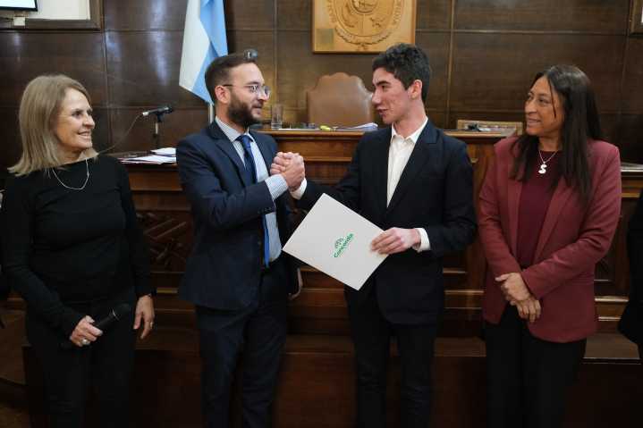 «Estado y Mercado»: El Concejo reconoció el trabajo literario de Bautista Müller Williman