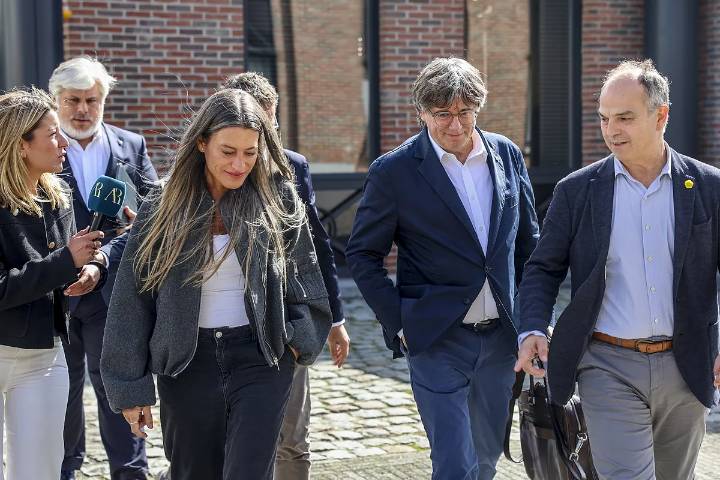 Junts se reunirá con el PSOE en Suiza a las puertas de la votación sobre el traspaso de las competencias de inmigración