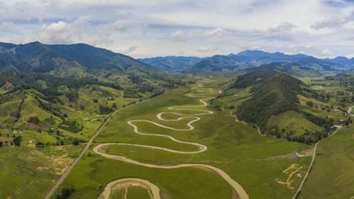 El tesoro natural de Antioquia que atraviesa un río catalogado como “la firma de Dios”, un lugar perfecto para desconectarse