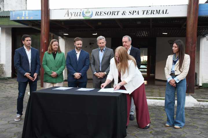 Frigerio anunció el llamado a licitación para el Hotel Ayuí