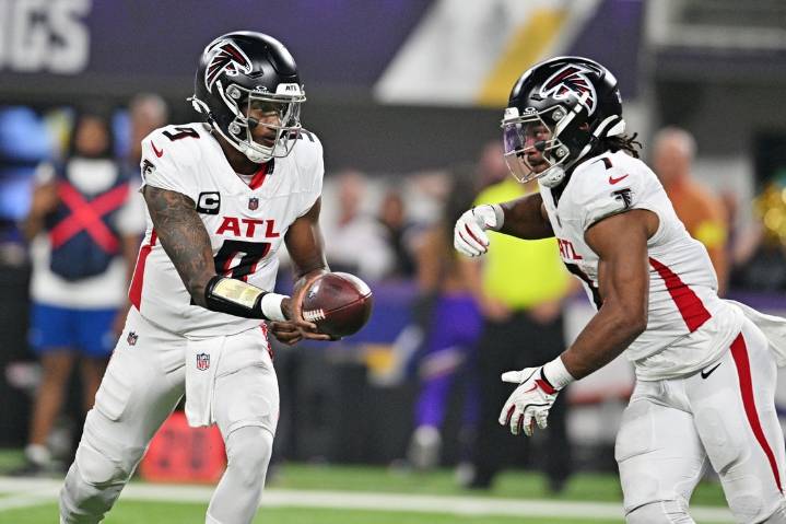 Deadspin | Falcons ride strong running game to victory over Vikings