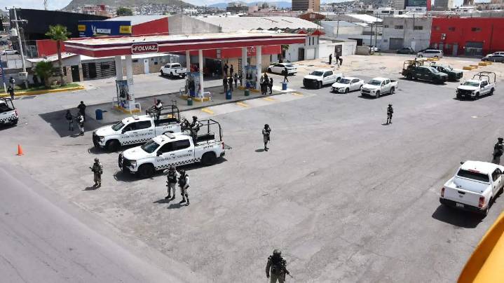 Clausura Guardia Nacional, FGR y Profeco gasolinera en la avenida Ocampo en Chihuahua capital