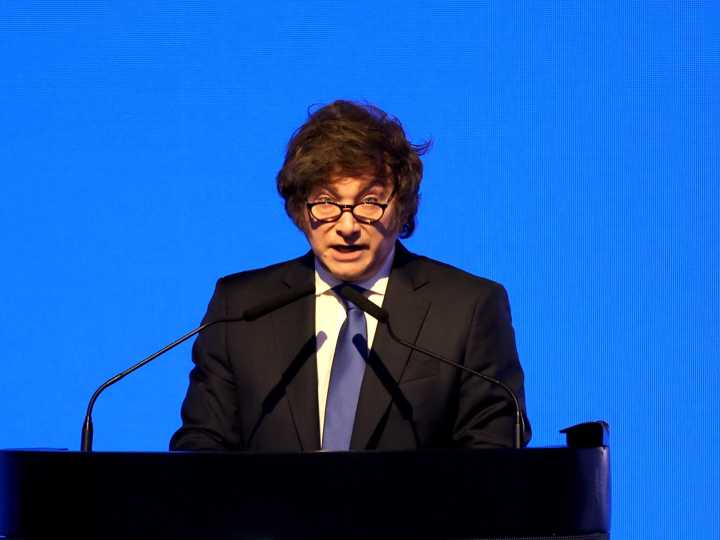 "Las devaluaciones recurrentes no son la solución": Milei defendió el valor del peso y volvió a pedir la reforma fiscal