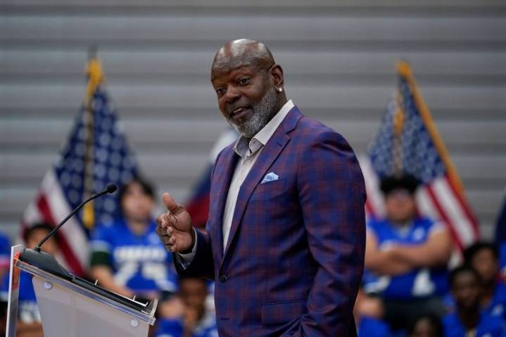 Report: Emmitt Smith would take leading NFLPA 'under consideration'