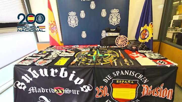 Armas, parafernalia nazi, drogas y 100.000 euros en efectivo: esto es lo incautado al grupo ultra 'Suburbios Firm' que lideraba 'El Ratilla'