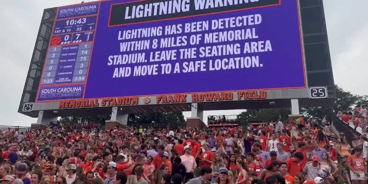 Clemson Football enters lightning delay down 7