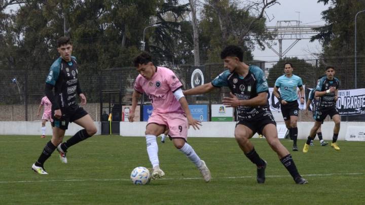 Real Pilar se trajo un punto vital para seguir en la pelea