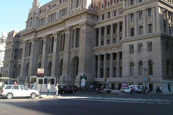 Milei visitará en un mes 8 provincias que eligen 24 senadores: ellos aprobarán a ministros de la Corte