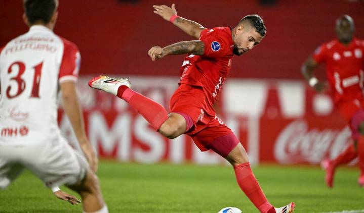 ¿Puede jugar Rodrigo Holgado con América tras la sanción de la FIFA?