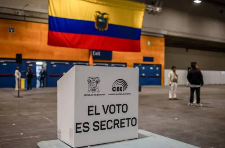 Ecuador votará el 16 de noviembre la consulta sobre la Asamblea Constituyente y el referéndum de Noboa