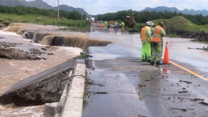 Reparan deslave por las lluvias en carretera El Sueco