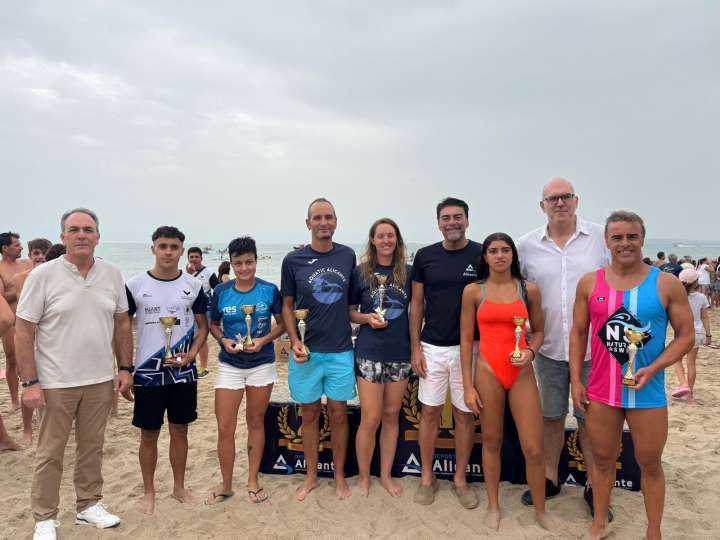400 nadadores se dan cita en la ‘Travesía La Cantera’ de Alicante