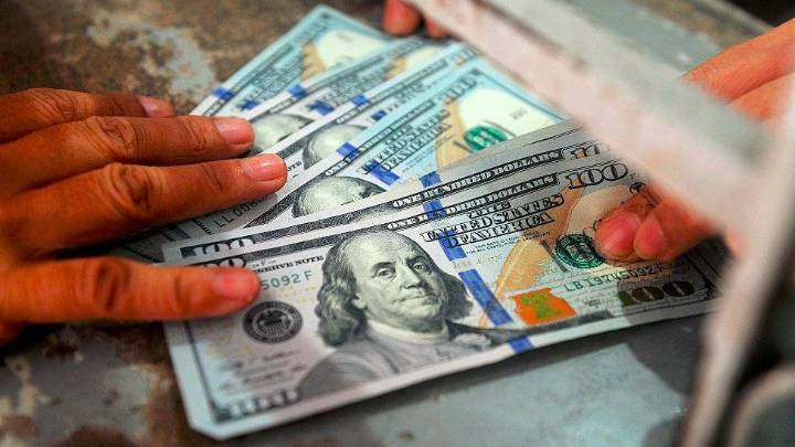Dólar a $3.984 tocó el precio más bajo en 58 días, en Colombia: ¿qué podría pasar de aquí a fin de año?