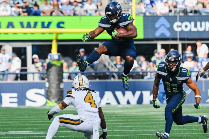 Seahawks come alive at Lumen, crush New Orleans