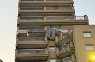 Otro derrumbe de mampostería: se desplomó parte de un balcón de un edificio en Nueva Córdoba