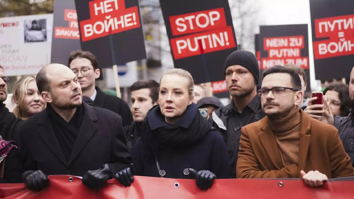 Australia condemns Russia after campaigner's death