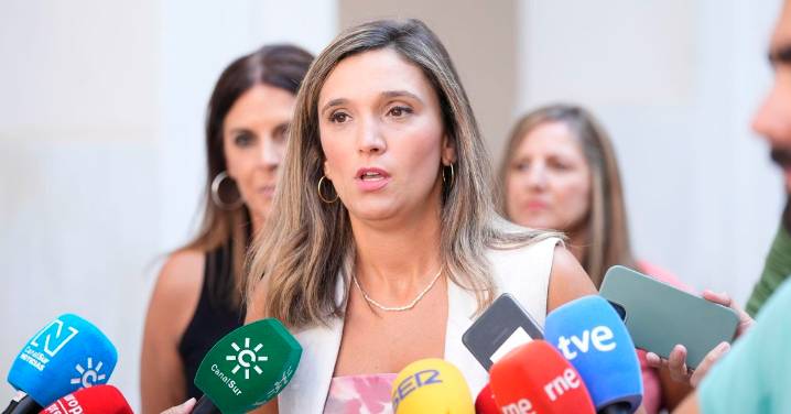 María Márquez sostiene que Juanma Moreno "está en modo avión"