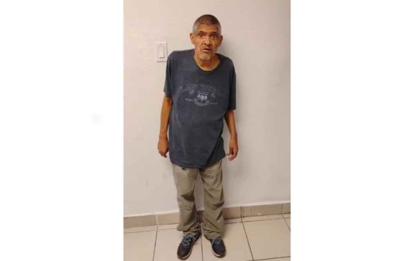 Deambulaba desorientado, solicitan ayuda para localizar a sus familiares