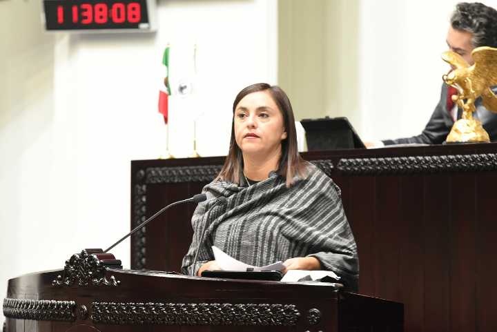 Diputada propone cerrar vacío legal que permite a una misma persona recibir ingresos de dos fuentes públicas
