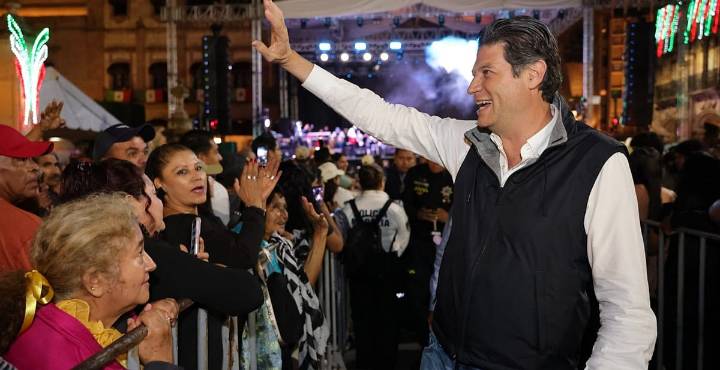 Alfonso Martínez celebra con miles de morelianos el aniversario de Morelos