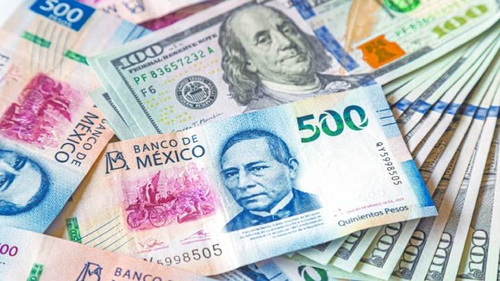 Peso mexicano se deprecia contra el dólar; espera cifras de nóminas no agrícolas