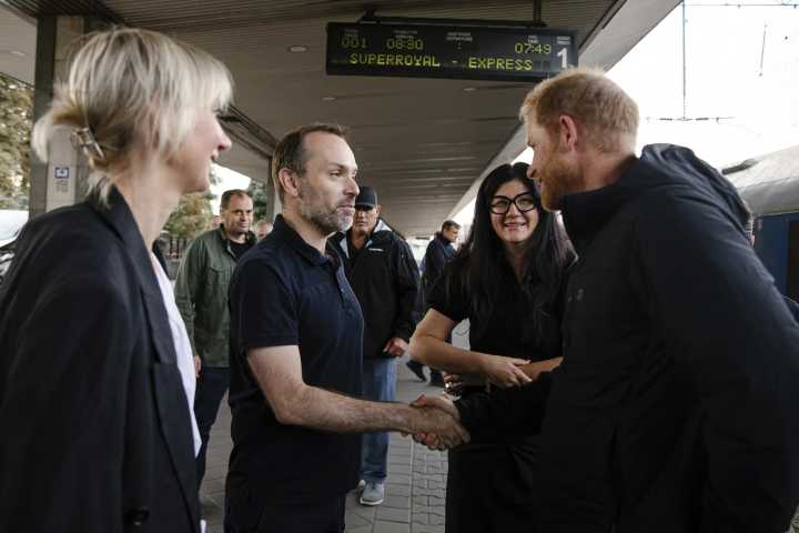 Prince Harry makes surprise visit to Ukraine in support of wounded troops
