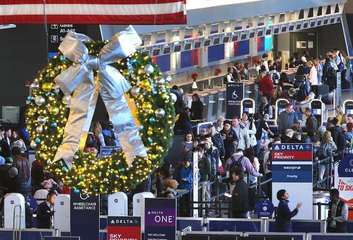 Logan customs agent accused of pushing fraudulent Christmas lights crackdown in Plymouth