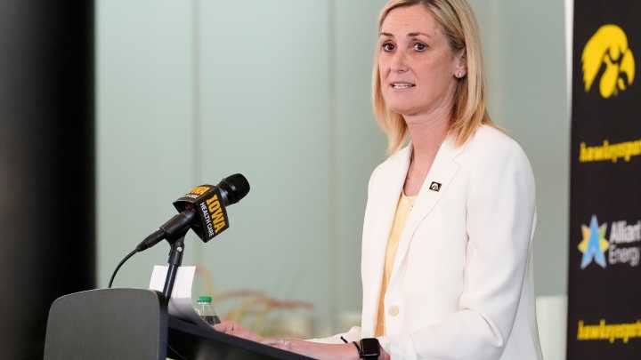 Video: Iowa AD Beth Goetz congratulates Kirk Ferentz on milestone