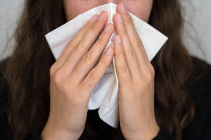 Miss Manners: Please don’t bring your ‘just a cold’ to my house party