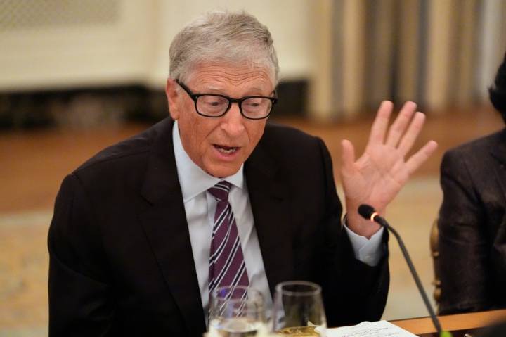 Trump hosts tech titans 