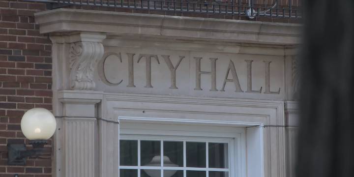 Keewatin mayor charged accused of stealing water from the city