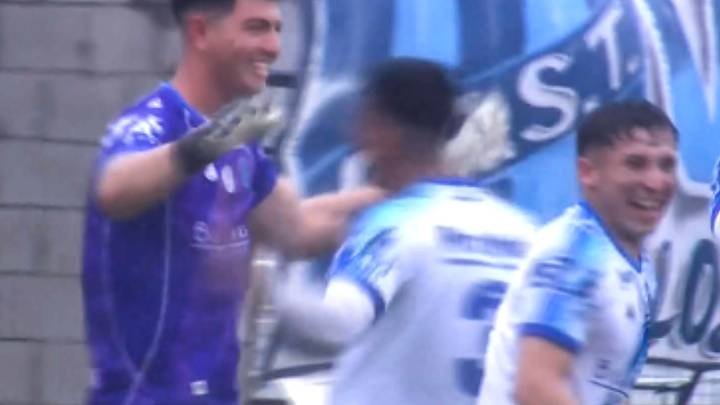 El impactante gol del arquero de San Telmo