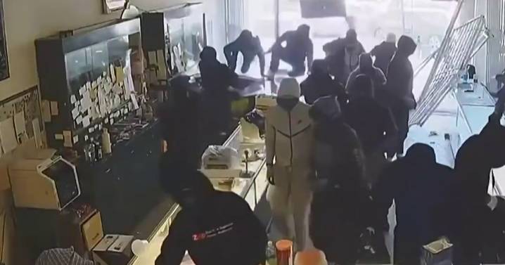 88-year-old injured in violent smash-and-grab jewelry heist in California