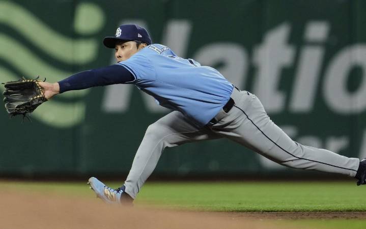 Braves claim infielder Ha-Seong Kim off waivers from the Rays