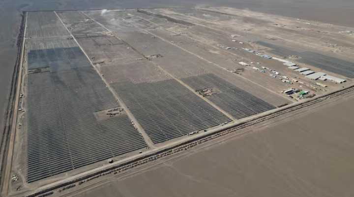 El giro que tomará el proyecto solar más ambicioso de Atacama, ¿quién se beneficia realmente?