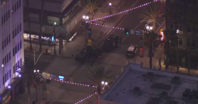 Man allegedly robs, barricades himself inside of Long Beach 7