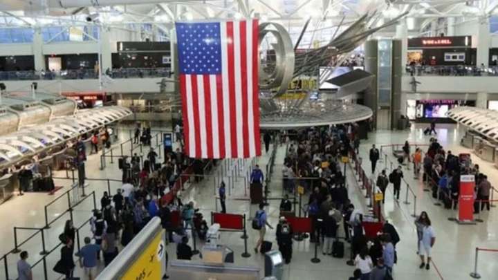 El primer vuelo especial con argentinos deportados desde EE.UU. llegará a Ezeiza
