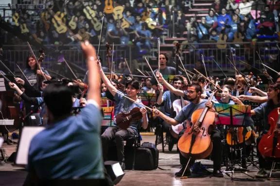 La Orquesta de Aluminé inició su gira internacional y será embajadora cultural de la Patagonia