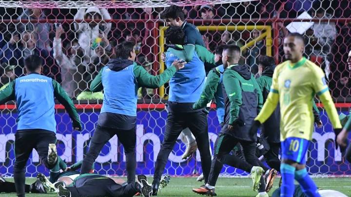 La emoción de un relator boliviano al narrar la victoria de su selección que la clasificó al repechaje mundialista; el video es viral
