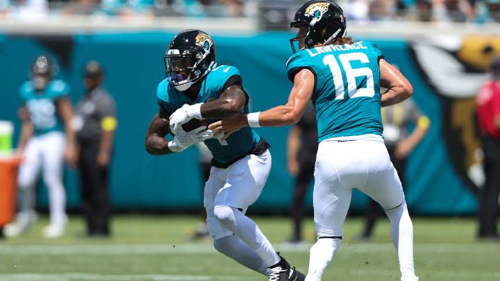 Eagles swing Tank Bigbsy trade with Jaguars