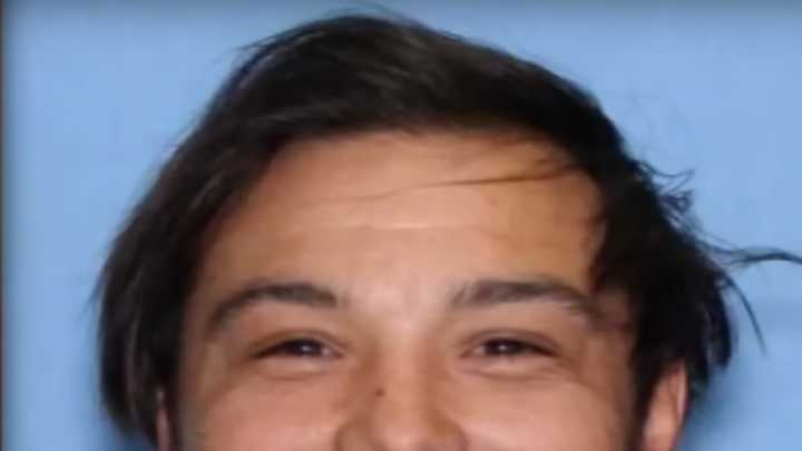 Las autoridades hallan restos humanos que podrían ser de Travis Decker, acusado de asesinar a sus tres hijas menores