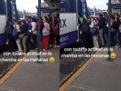VIDEO: Mujer se mete a la fila y termina en jaloneos con otros usuarios