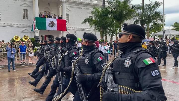 Culiacán celebra desfile cívico-militar del 215 aniversario de la Independencia de México